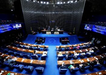 Senado analisa texto que prevê gratuidade de bagagens e outras três MPs
