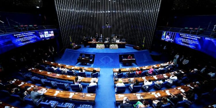 Senado analisa texto que prevê gratuidade de bagagens e outras três MPs