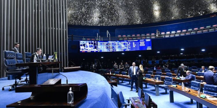 Aprovado aumento da idade para nomeação de ministro do Judiciário