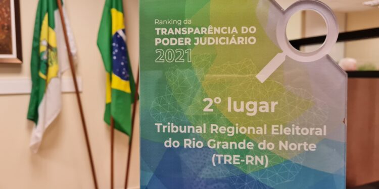 TRE-RN recebe troféu de 2º lugar no Ranking da Transparência do CNJ