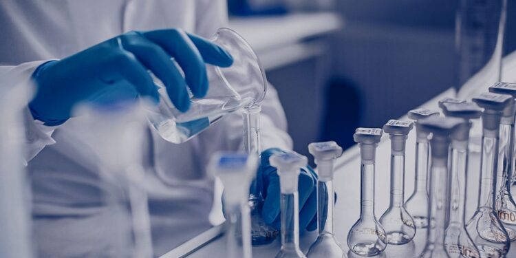 Químico demitido não consegue indenização pelo uso de seu nome em laudos