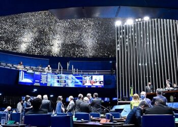 Com empate inédito, votação de PL de aumento de gastos é adiada