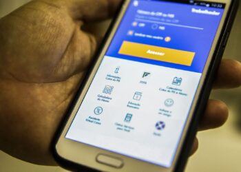 Trabalhadores nascidos em abril podem sacar até R$ 1 mil do FGTS