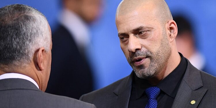 Aras diz que indulto concedido a Daniel Silveira é constitucional, mas não acaba com inelegibilidade