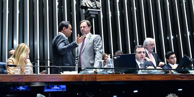Projeto que limita a busca e apreensão em escritórios de advocacia pode ser votado no Senado