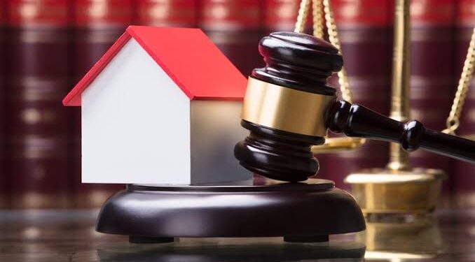 Cliente será indenizado por construtora em virtude de instalação inadequada de caixas de gordura e esgoto