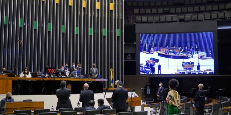 Câmara conclui votação de MP que modifica regras do Prouni