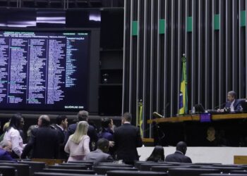 Câmara pode votar na terça-feira projeto que limita alíquotas de tributos sobre energia e combustíveis