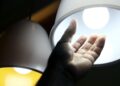 Contas de energia vão aumentar até 64%, autoriza ANEEL