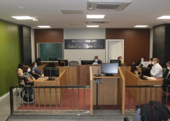 Em audiência, Prefeitura propõe pagar aos professores mesmos valores pagos pelo Estado