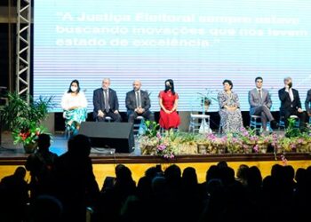 Fachin defende eleições livres e periódicas para o fortalecimento da democracia