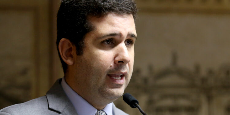 Câmara aprova projeto que incentiva troca de material reciclável por alimentos