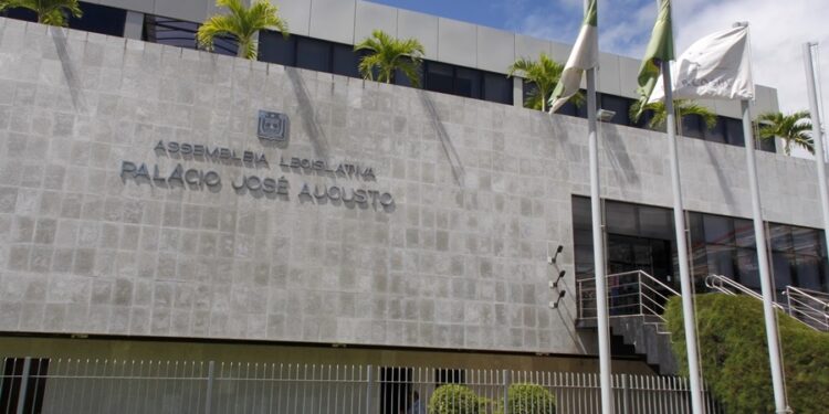 Concurso AL RN: edital publicado com 47 vagas! Iniciais R$ 8,3 mil