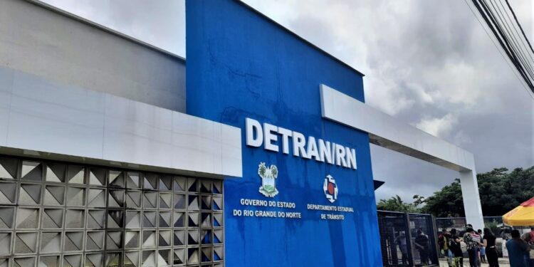 Detran orienta uso do Portal de Serviço online para resolver demanda de veículos