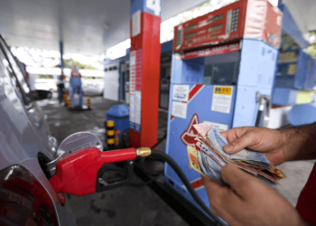 Limite para ICMS de combustíveis é sancionado, mas compensação a estados é vetada