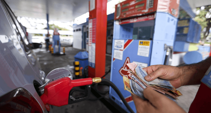 Limite para ICMS de combustíveis é sancionado, mas compensação a estados é vetada