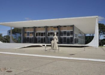 Mandato de deputado do Paraná que foi cassado por divulgar fake news é reestabelecido por liminar de ministro do STF