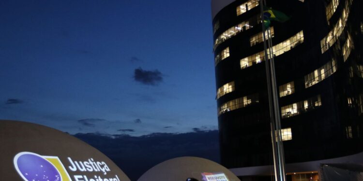 Doações para campanhas eleitorais pelo Pix são autorizadas pelo TSE