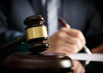 Adolescente garante na justiça direito a cirurgia de escoliose custeada pelo Estado