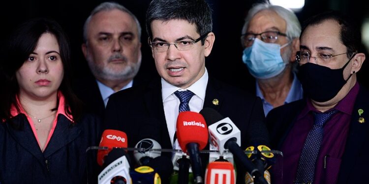 Senadores protocolam pedido de CPI para apurar corrupção no Ministério da Educação