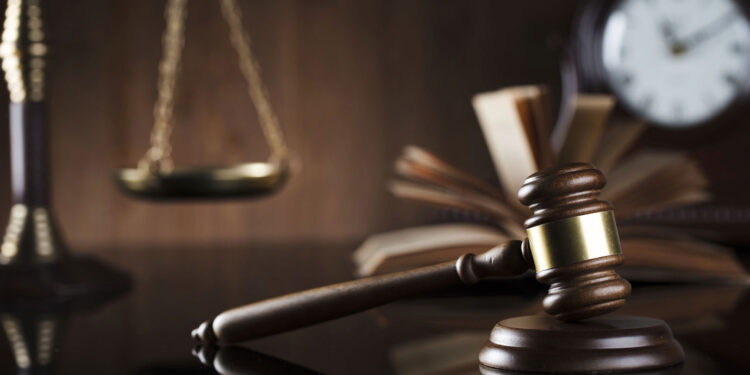 Admissibilidade de PEC que proíbe aposentadoria de juízes como medida disciplinar é aprovada na CCJ da Câmara Federal