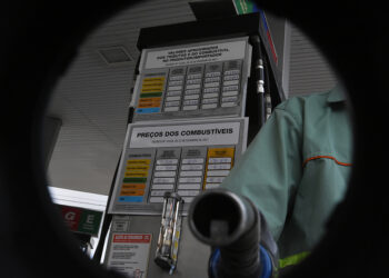 Ministro Gilmar Mendes determina criação de comissão para discutir propostas sobre ICMS de combustíveis