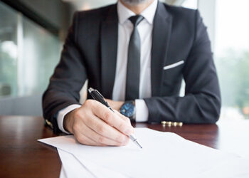 Empresário precisa de autorização do cônjuge para ser fiador da empresa, decide Quarta Turma