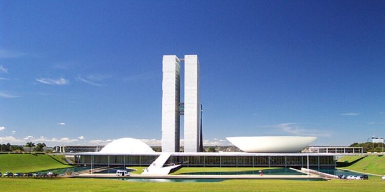 Vetos sobre ICMS nos combustíveis, dívidas do Fies e despacho de bagagem aguardam votação