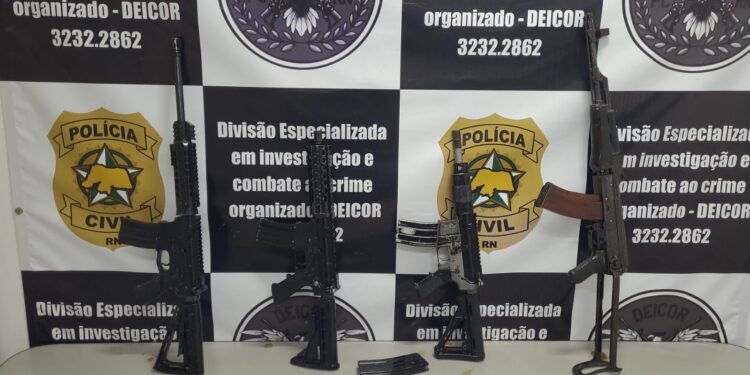 Polícia Civil deflagra 4ª fase da Operação “Sinaloa” e apreende quatro fuzis e vários carregadores em João Dias