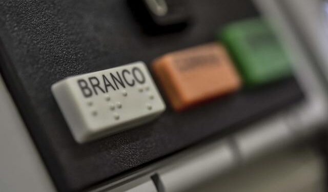 Fato ou Boato: votar nulo ou em branco para outros cargos não anula votação para presidente