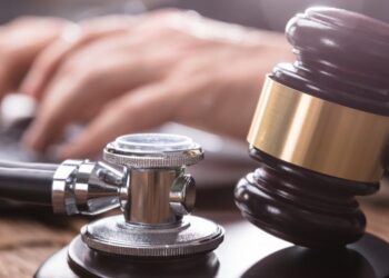 Governo do Estado deve garantir cirurgia para amputação de pé de idosa na rede privada