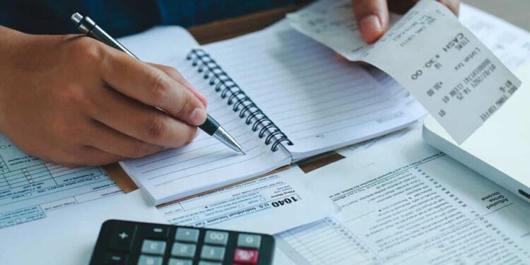 Cidadão será indenizado por ter nome inscrito nos cadastros restritivos de crédito por dívida inexistente