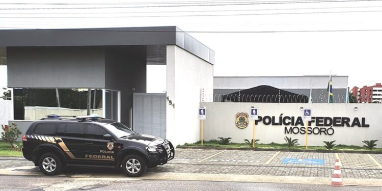 Homem que se passava por delegado federal em Mossoró é alvo de operação da PF