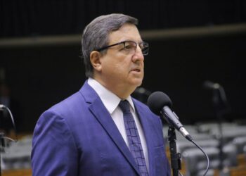 Relator recomenda aprovação da PEC do Estado de Emergência; texto pode ser votado na quinta-feira