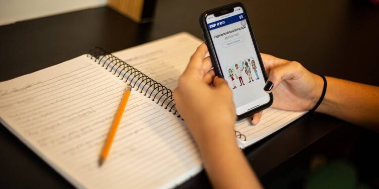 Supremo valida lei que determinou transferência de recursos para garantir internet na rede pública