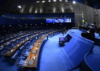 Com quórum baixo, votação da PEC do Estado de Emergência é adiada