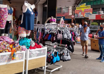 Comércio tem queda recorde de 4% nos postos de trabalho em 2020