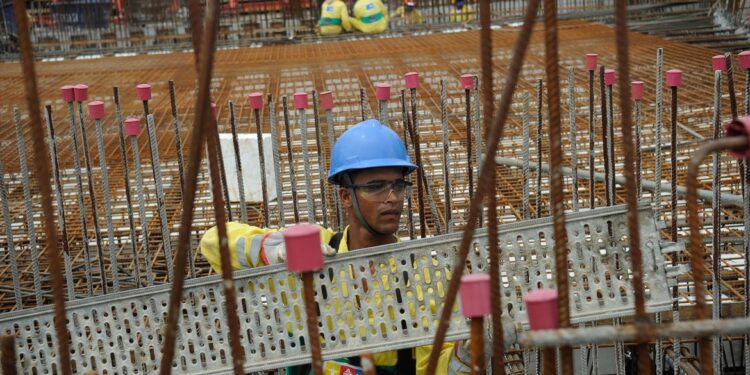 Custo da construção desacelera e sobe 0,33% em agosto