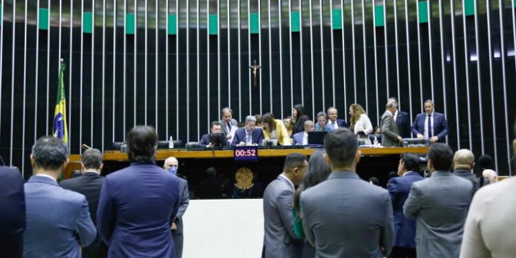 Câmara aprova projeto que cria loterias para financiar saúde e turismo