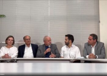 André Janones desiste de candidatura presidencial e apoiará Lula