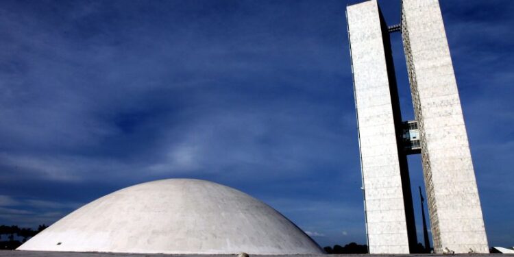 Com salários de até R$ 33 mil, edital com 22 vagas para concurso do Senado é publicado