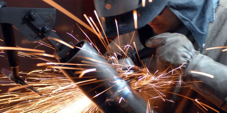 Índice de Confiança da Indústria recua 0,8 ponto em setembro, diz FGV