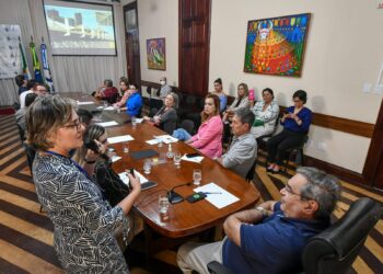 Prefeitura discute requalificação de orla da Zona Leste