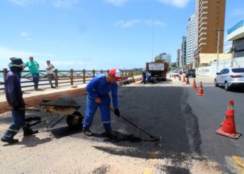 Obra na Sílvio Pedroza é finalizada com aplicação de asfalto