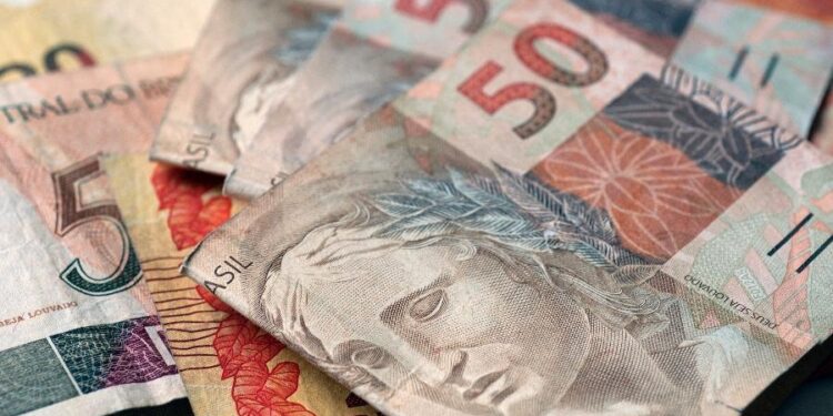 Governo envia Orçamento de 2023 com salário mínimo de R$ 1.302