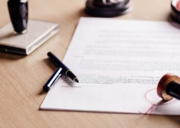 Ausência não justificada de testemunhas e de perícia sobre assinatura invalidam testamento de próprio punho