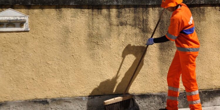 Gari não consegue indenização por falta de banheiros durante o trabalho