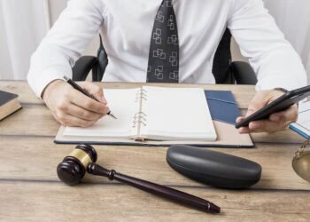 Terceiro embargante não tem legitimidade para suscitar competência absoluta de juízo falimentar