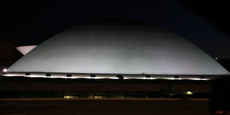Jornada flexível para pais de crianças pequenas é aprovada pelo Senado