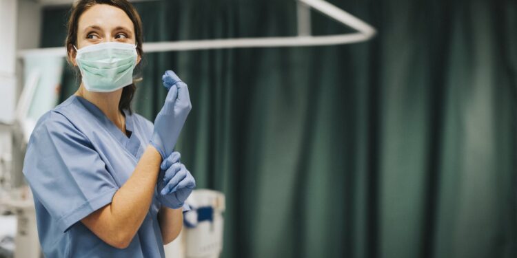 Maioria do STF mantém suspensão de piso da enfermagem